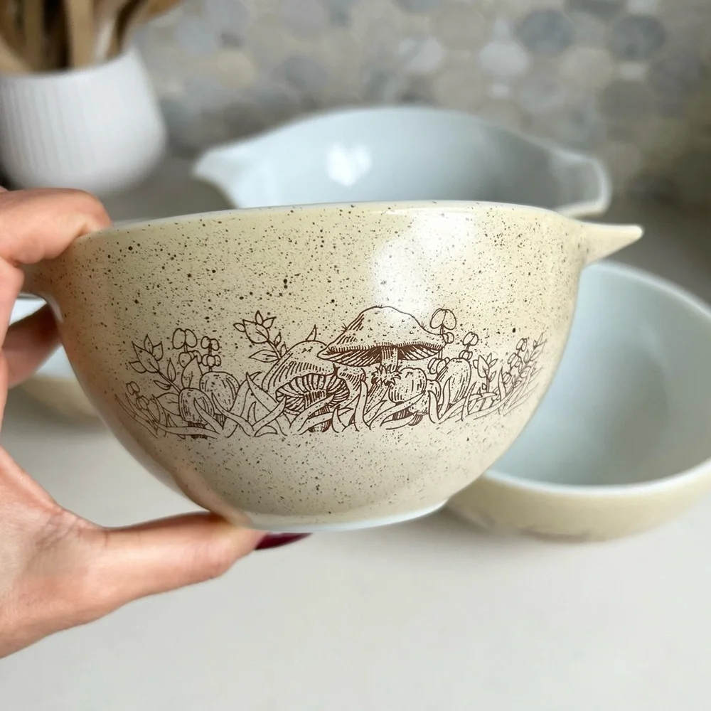 Vintage Pyrex Nesting Bowls Forest Fancies Mushroom Complete set of 4 - Picture 4 of 8